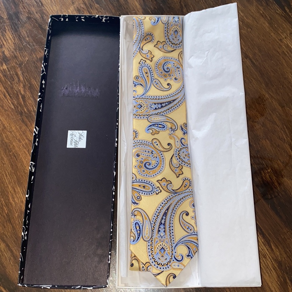 Saks Fifth Ave tie in excellent used condition; 100% silk
